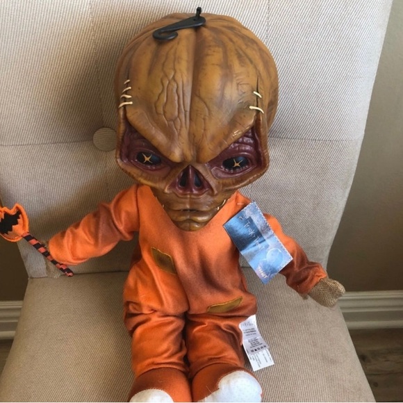 Spirit Halloween Trick 'R Treat Unmasked Sam Plush NWT - Picture 3 of 14